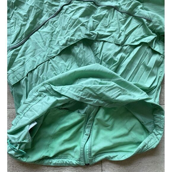 Nike women Lightweight Windbreaker Running Green  Jacket Athletic Zip-Up‎ M - Picture 6 of 6